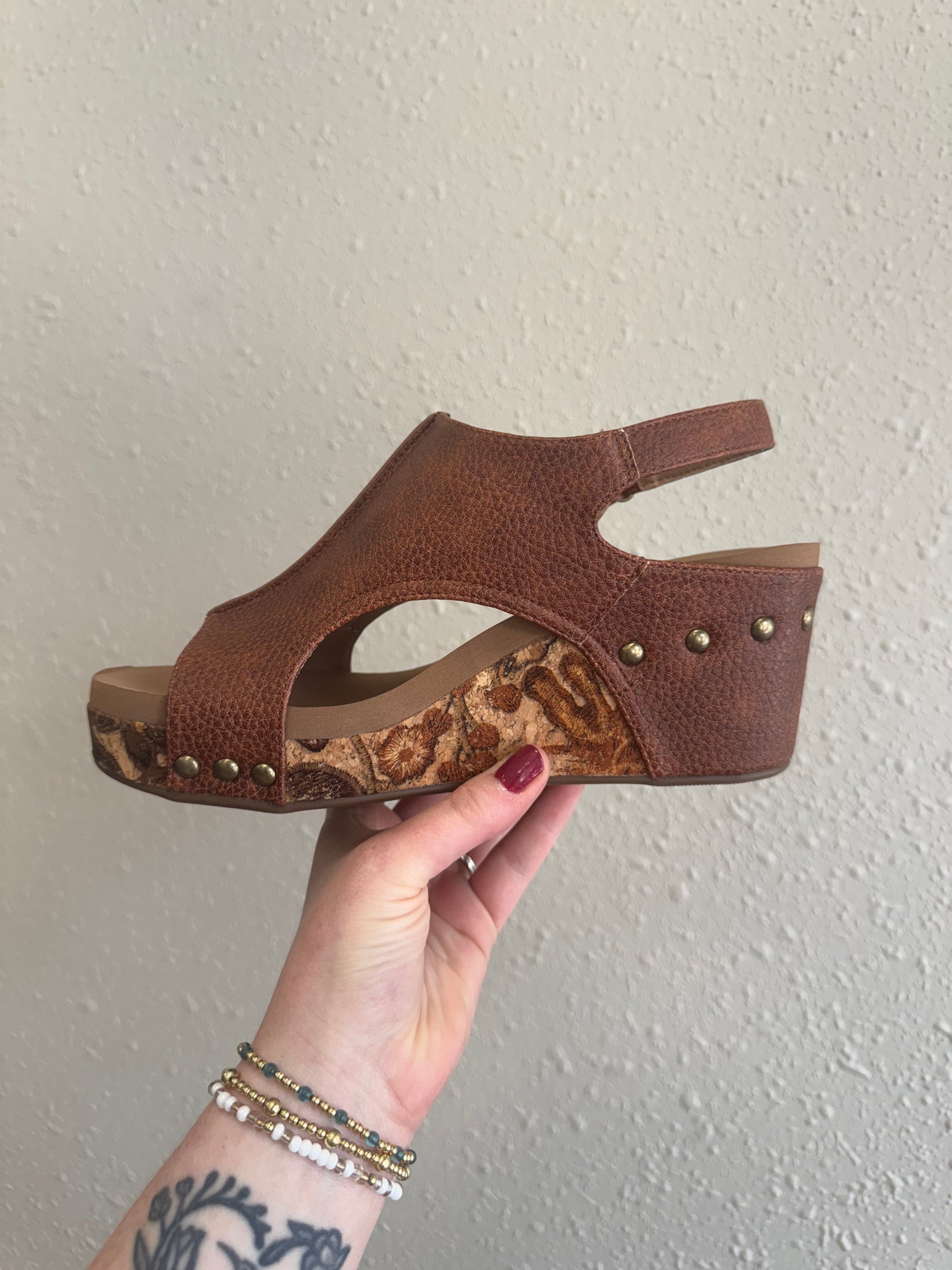 Carley Wedge in Cognac Tumbled