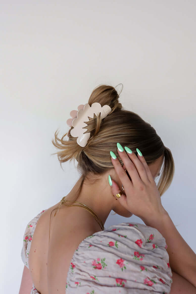 Pinky Petal Arch Claw