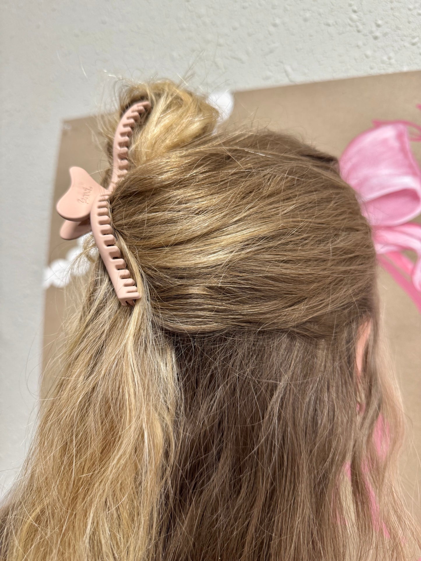 Wavy Hold Everything Claw Clip