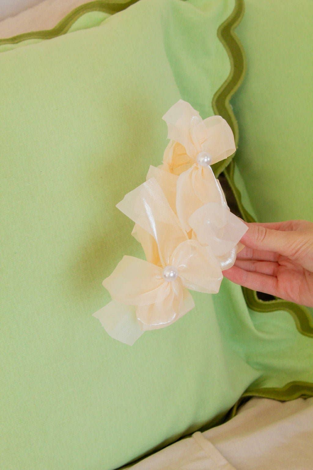 Bows 'n' Pearl Claw Clip