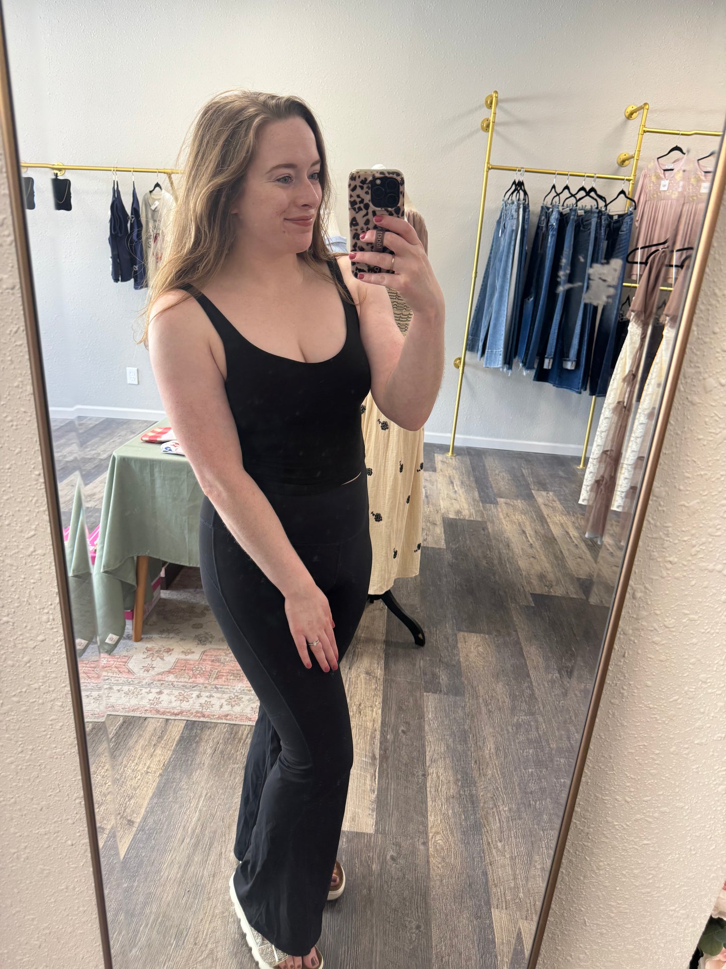 High-Waisted Flare Leggings: BLACK